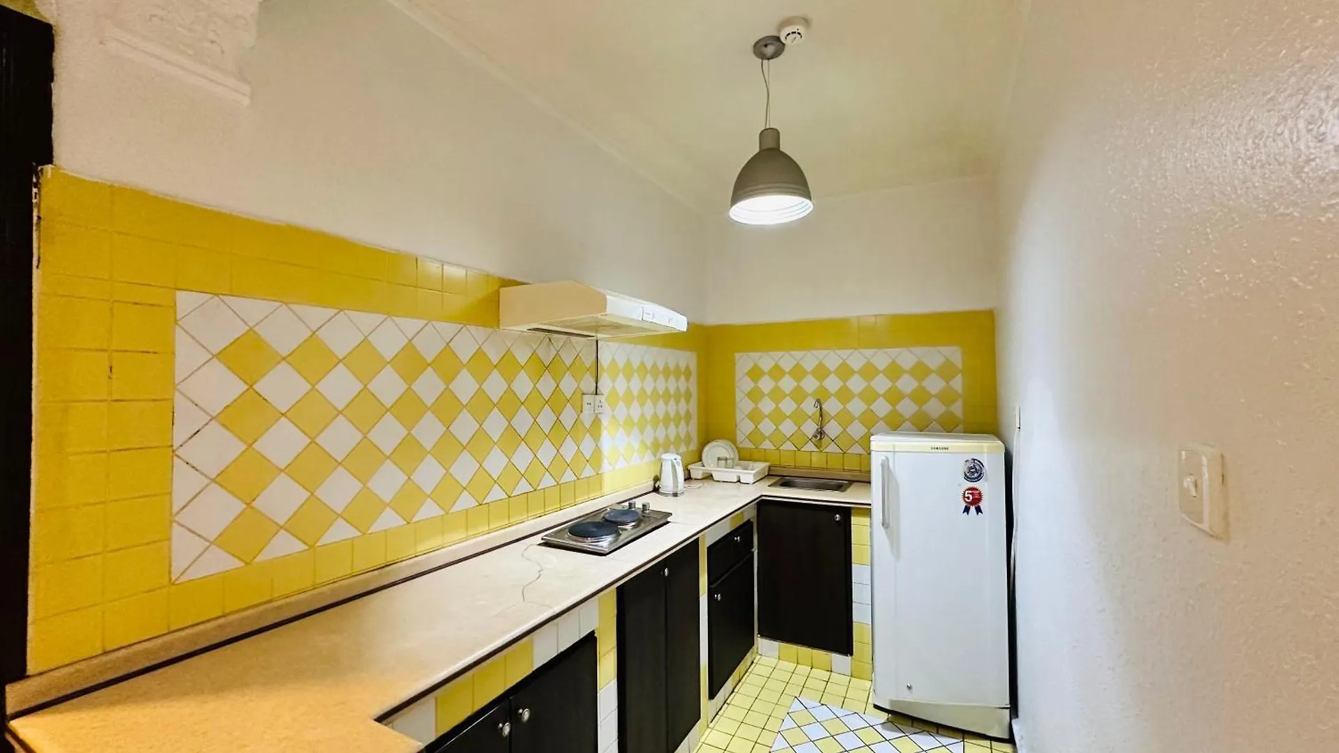 Delmon Hotel Suites Dzsidda Apartmanhotel